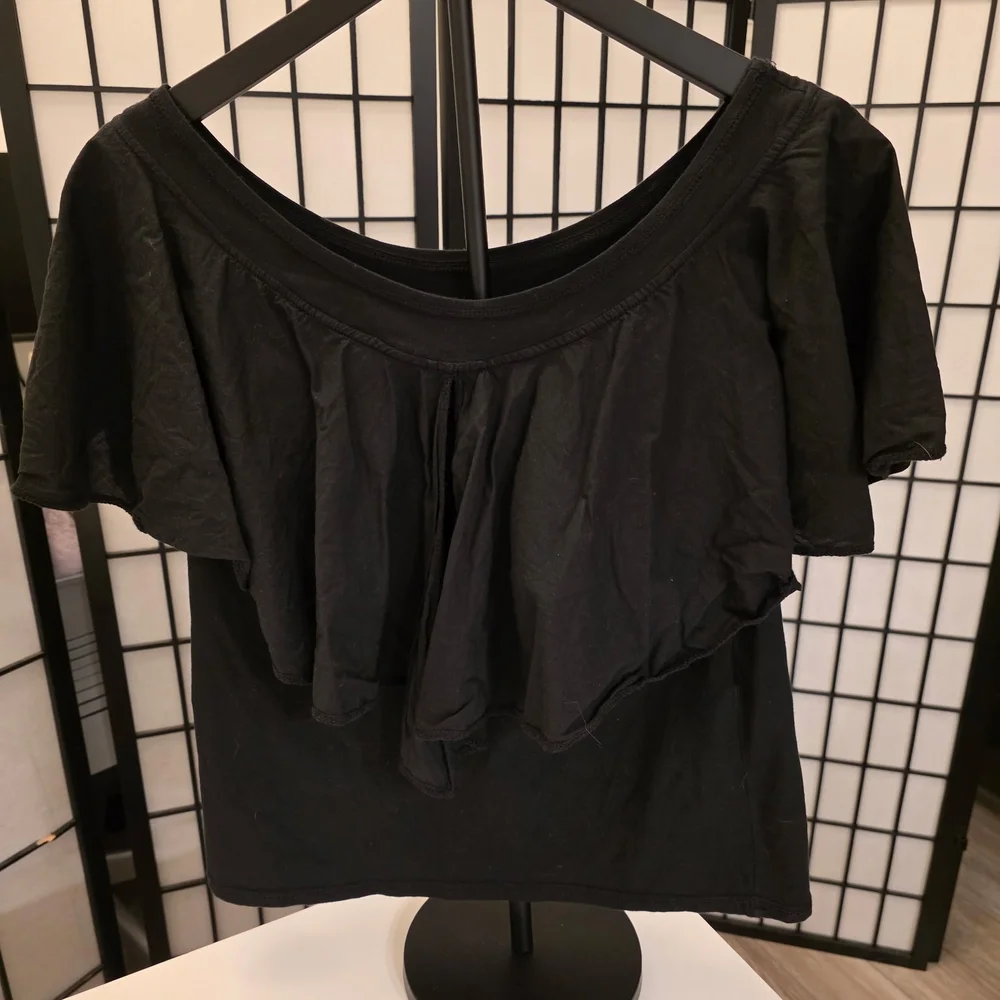 Luna Luz Women's Black Off Shoulder Ruffle Top ~ Size Large - Picture 3 of 8